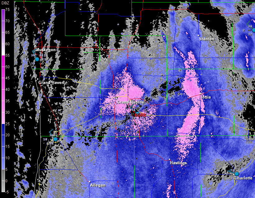 GR2 radar scan shows a snowy afternoon in West Michigan.